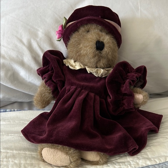 Boyds Bears Plush in Rich Burgundy Outfit - Picture 3 of 11